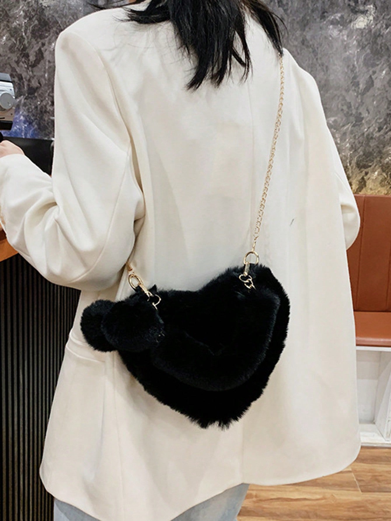 Furry Purse for Girls Heart Shaped Fluffy Handbag for Women Soft Small Shoulder Bag Clutch Purse with Metal Chain Strap, Perfect Best Funny Novelty & Gag Gifts, New Autumn and Winter Women Bag, Best Fall Purse, Perfect Valentine'S Day Gift for Her, Best Valentine'S Gift Choice Ever Valentines, Heart Purse, Perfectly Match with Valentine Day Dress, Perfectly Matching with Fall Outfits Women, New Arrvial Fur Bag for Women