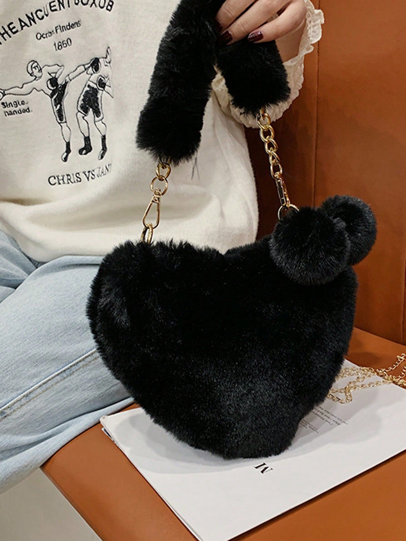 Furry Purse for Girls Heart Shaped Fluffy Handbag for Women Soft Small Shoulder Bag Clutch Purse with Metal Chain Strap, Perfect Best Funny Novelty & Gag Gifts, New Autumn and Winter Women Bag, Best Fall Purse, Perfect Valentine'S Day Gift for Her, Best Valentine'S Gift Choice Ever Valentines, Heart Purse, Perfectly Match with Valentine Day Dress, Perfectly Matching with Fall Outfits Women, New Arrvial Fur Bag for Women
