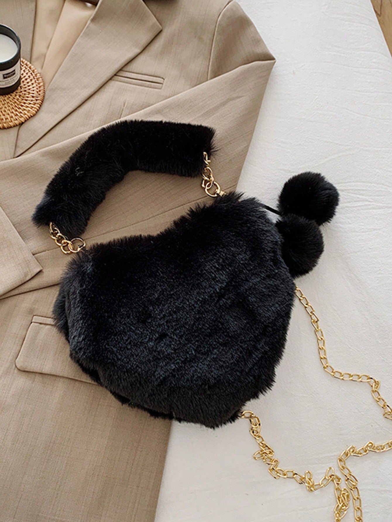 Furry Purse for Girls Heart Shaped Fluffy Handbag for Women Soft Small Shoulder Bag Clutch Purse with Metal Chain Strap, Perfect Best Funny Novelty & Gag Gifts, New Autumn and Winter Women Bag, Best Fall Purse, Perfect Valentine'S Day Gift for Her, Best Valentine'S Gift Choice Ever Valentines, Heart Purse, Perfectly Match with Valentine Day Dress, Perfectly Matching with Fall Outfits Women, New Arrvial Fur Bag for Women