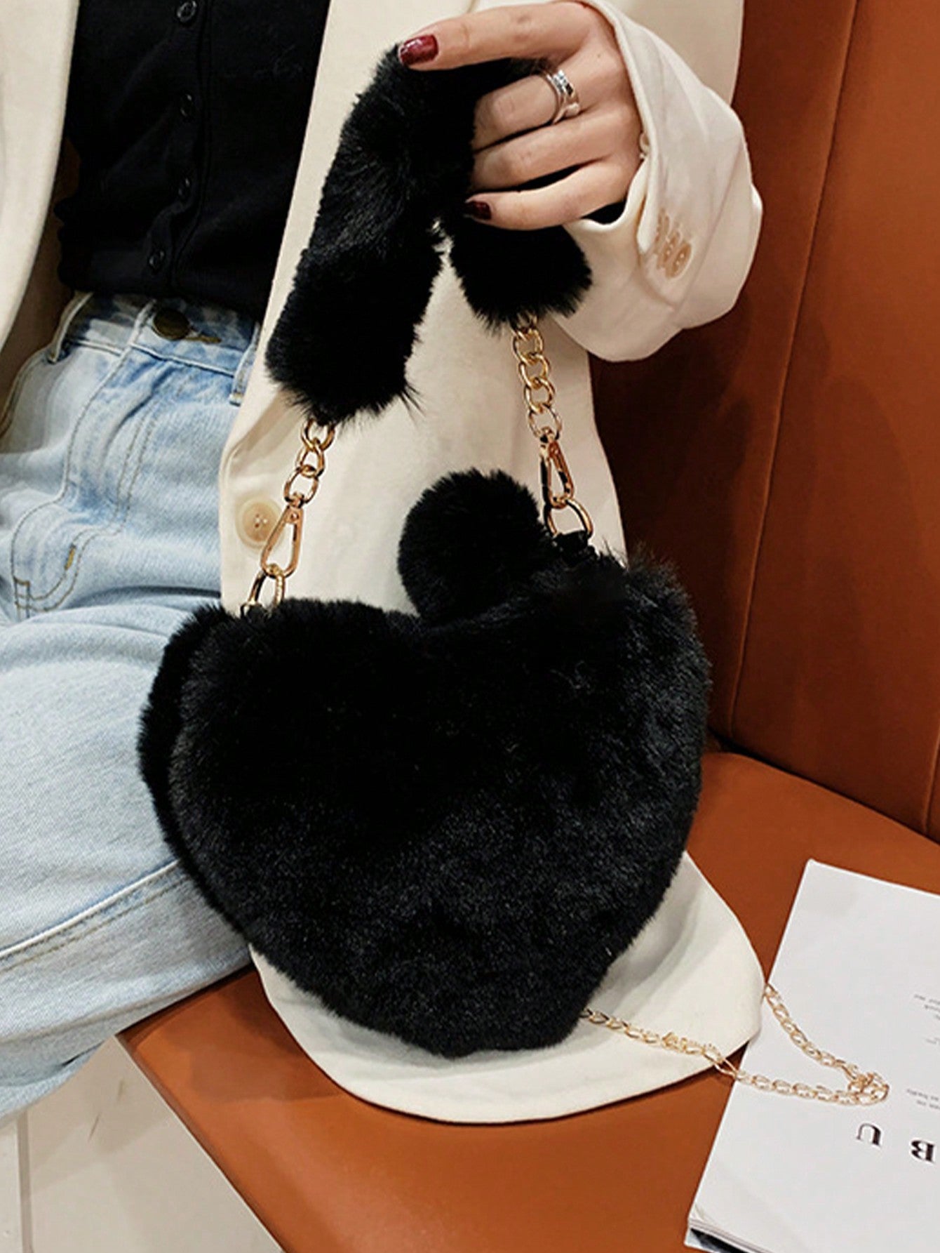 Furry Purse for Girls Heart Shaped Fluffy Handbag for Women Soft Small Shoulder Bag Clutch Purse with Metal Chain Strap, Perfect Best Funny Novelty & Gag Gifts, New Autumn and Winter Women Bag, Best Fall Purse, Perfect Valentine'S Day Gift for Her, Best Valentine'S Gift Choice Ever Valentines, Heart Purse, Perfectly Match with Valentine Day Dress, Perfectly Matching with Fall Outfits Women, New Arrvial Fur Bag for Women